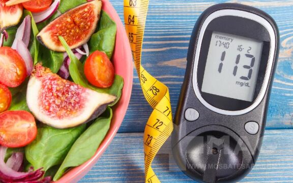 کنترل قند خون در مهمانی؛ چطور بدون استرس لذت ببریم؟